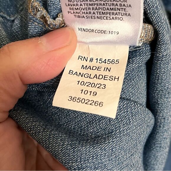 BCBG Girls Blue Denim Button Front Distressed Jacket Size Medium or 10-12 - Picture 9 of 9